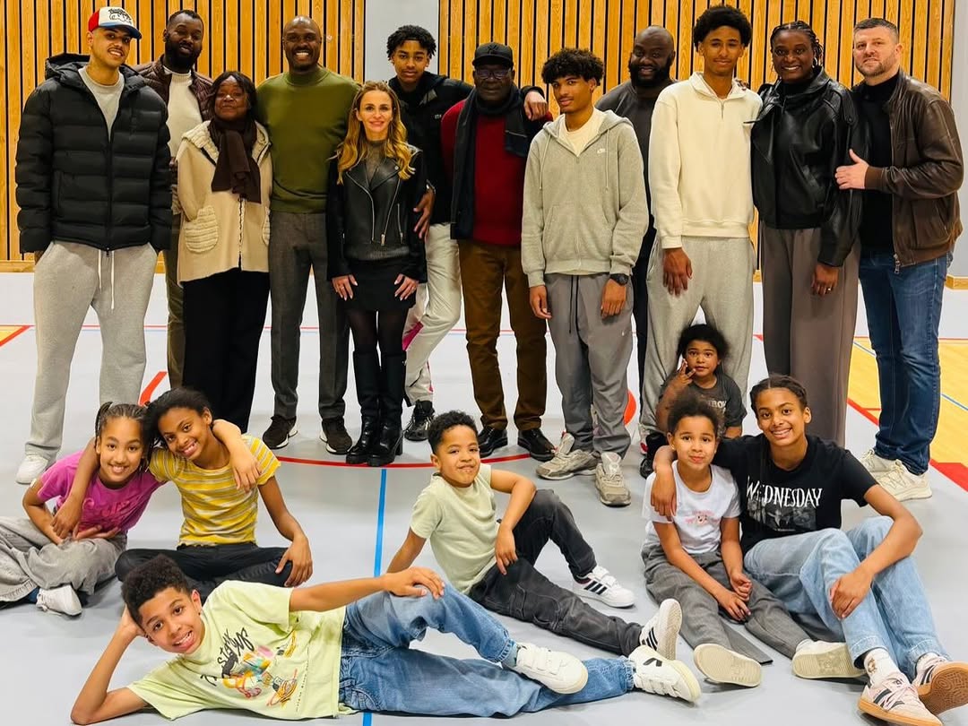 Alain Digbeu ve ailesi, Salle Digbeu içinde tören fotoğrafı